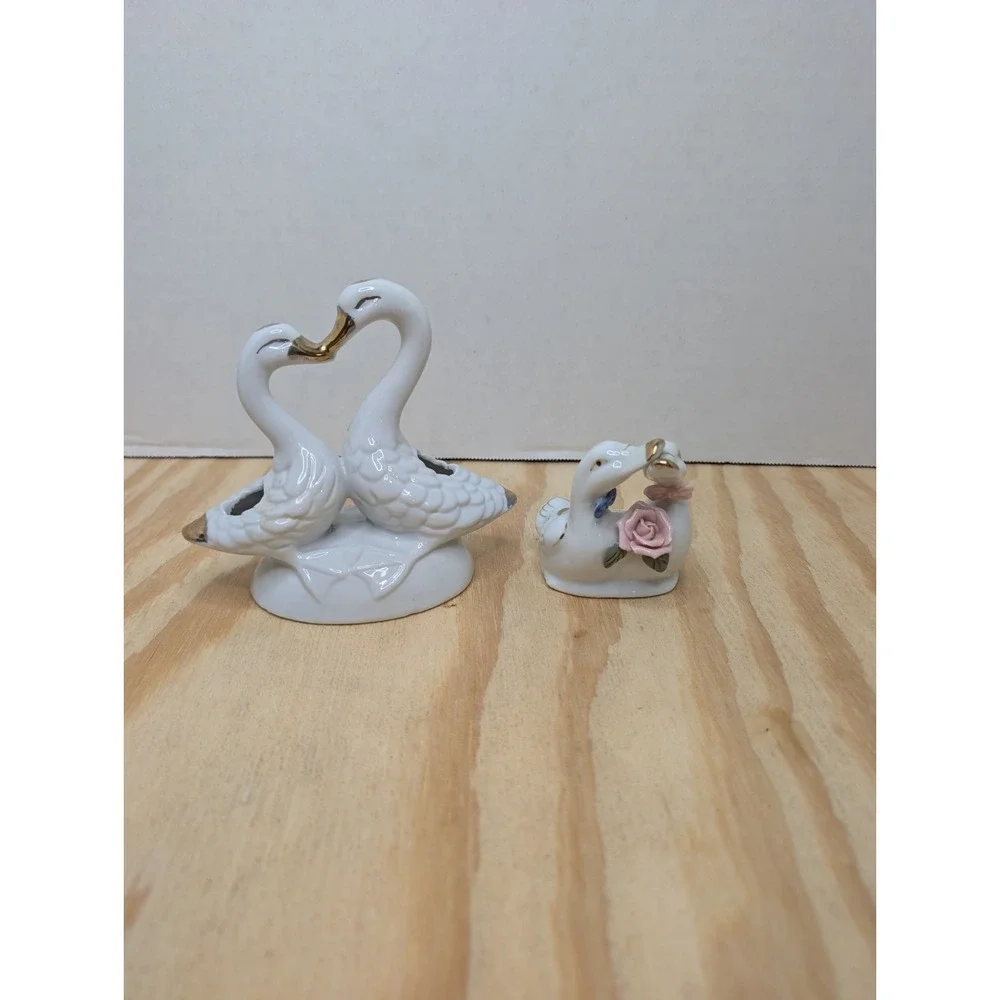 Vintage Porcelain Swan Figurines‎ Gold Trim Pink Rose Bow Pair White Birds Decor